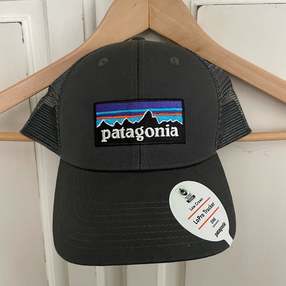 NWT Patagonia LoPro Trucker Hat in Forge Gray
